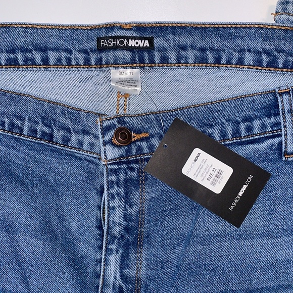 Fashion Nova hometown cutie destroyed mom jeans plus size - Picture 6 of 9